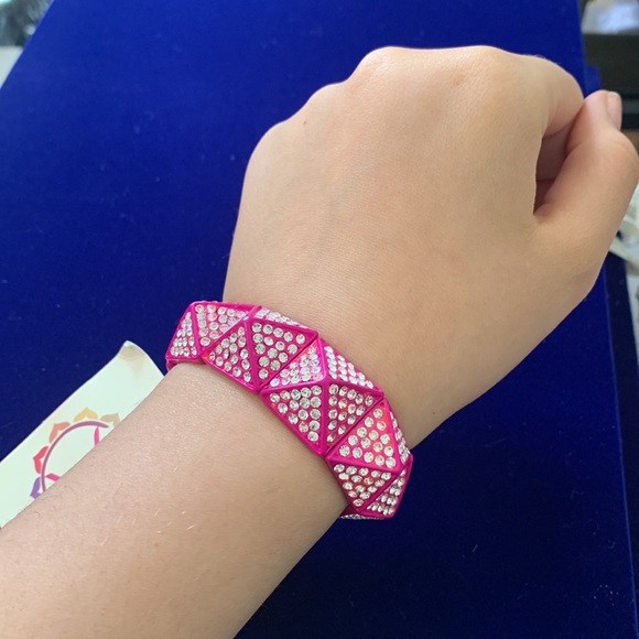 Amrita Singh pink pyramid crystal embellished stretch bracelet - Picture 2 of 4